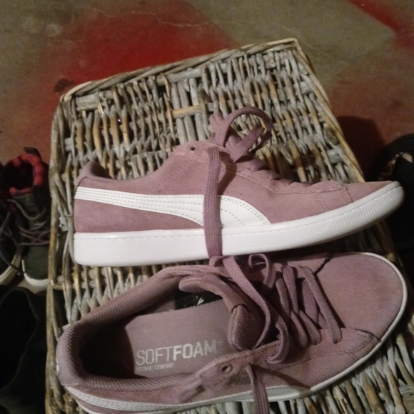Young girls pumas purple 🟣💜 sz 7 - Picture 4 of 6